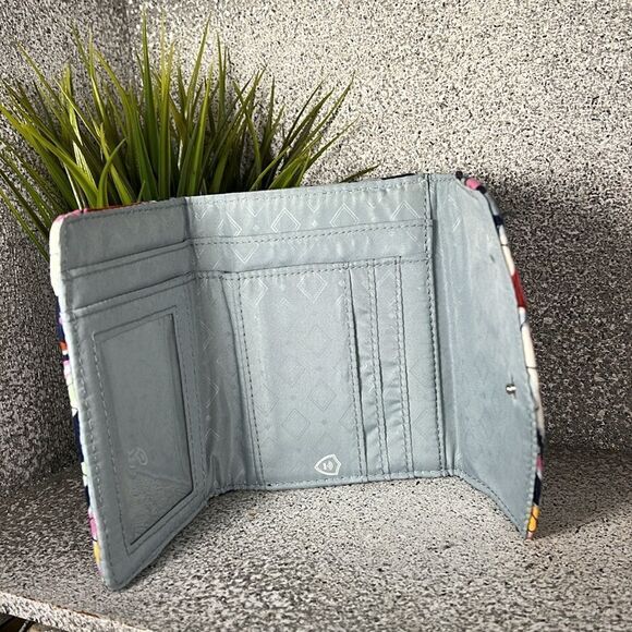 Vera Bradley RFID Mini Tri-Fold Wallet Mod Paisley Blue Floral - Picture 3 of 8